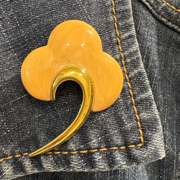 Vintage Monet Modernist Brooch Sculptural Gold Tone & Enamel - Picture 7 of 9